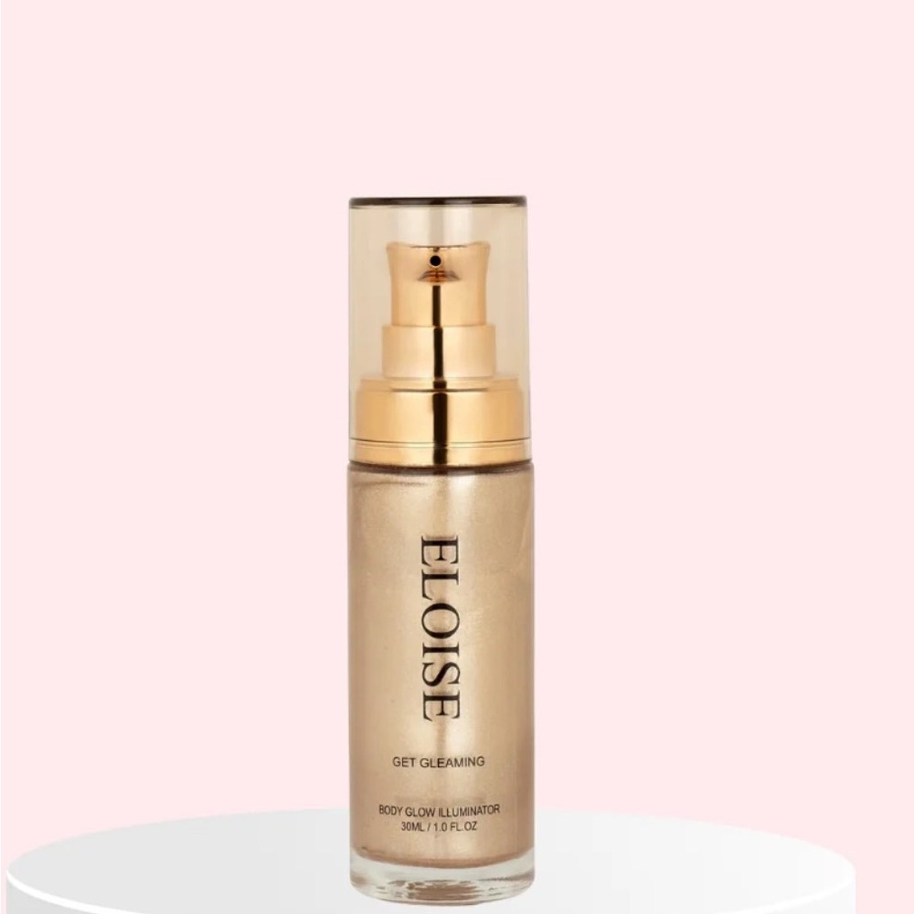 Eloise Gold Body Glow Illuminator. Color: Champagne Rich